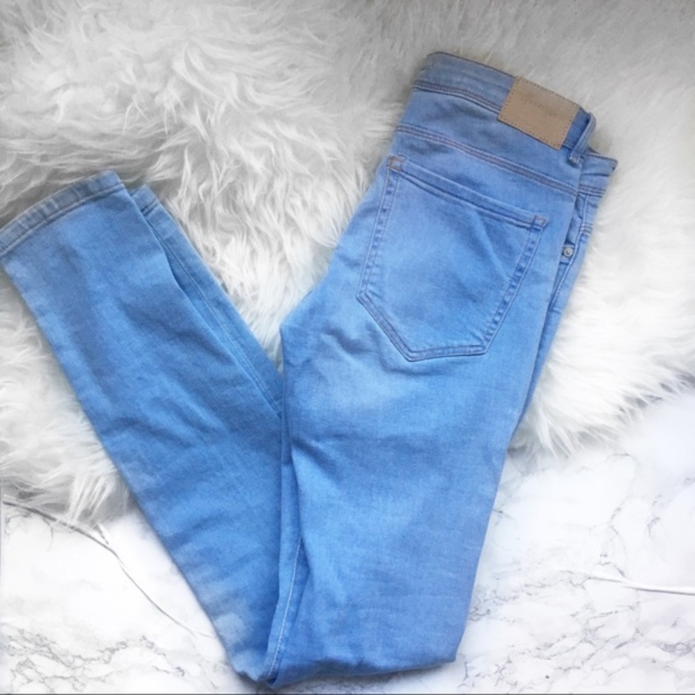 Zara Trafaluc light wash denim jeans